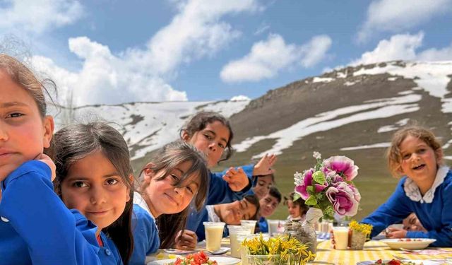 Ağrı'da öğrenciler baharı mangalla karşıladı