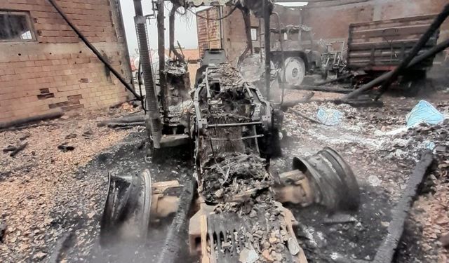 Amasya'da depo yangını: 3 traktör, 1 otomobil ve tarım aletleri zarar gördü