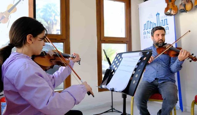 Antakya Belediyesi'nden ücretsiz keman kursu
