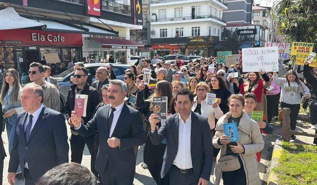 Arhavi'de 'Kitap Yolu' yürüyüşü