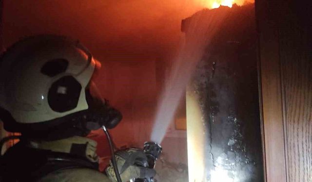 Arsuz'da ev alevlere teslim oldu