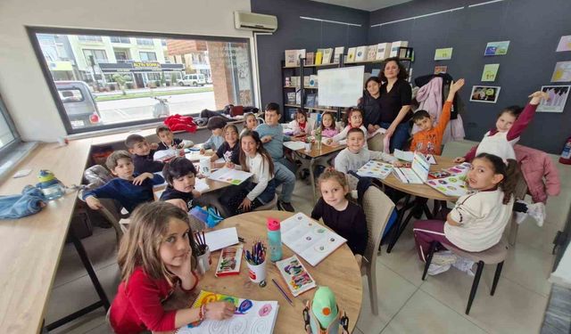 Ayvalık Belediyesi'nin resim atölyelerine yoğun ilgi