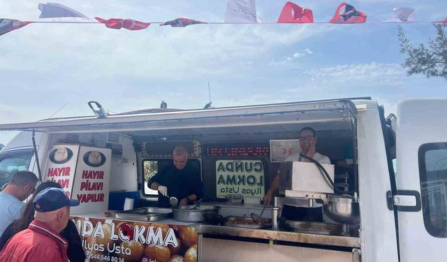 Ayvalık Hüsamettin Cindoruk'u unutmadı