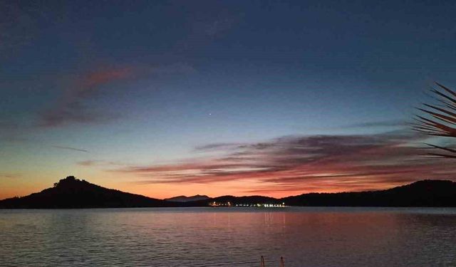 Ayvalık sahilinde gün batımı böyle görüntülendi