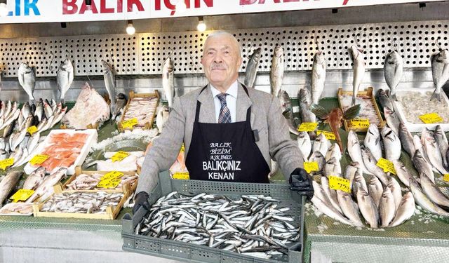 Balık sezonu sona erdi, Balıkçı Kenan hamsiye 'madalya' taktı