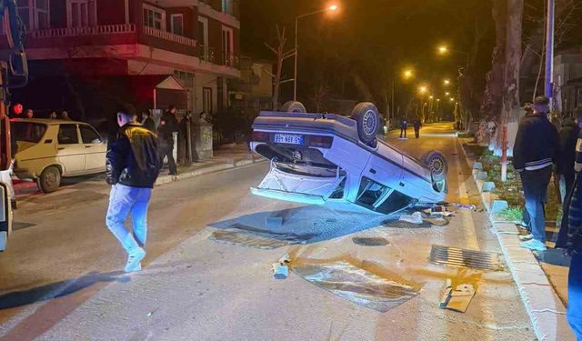 Balıkesir'de takla atan otomobildeki 2 kişi yaralandı