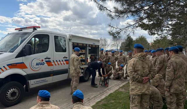 Bingöl'de jandarma personeline enkazda arama kurtarma eğitimi