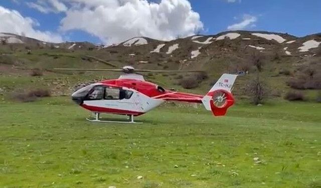 Bitlis'te kayalıklardan düşen genç için helikopter ambulans havalandı