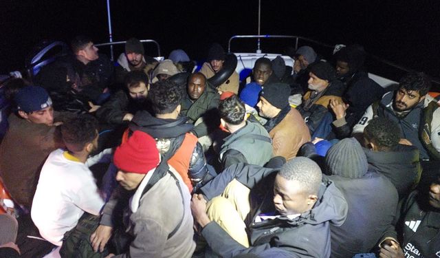 Bodrum açıklarında facianın eşiğinden dönüldü: 30 düzensiz göçmen kurtarıldı