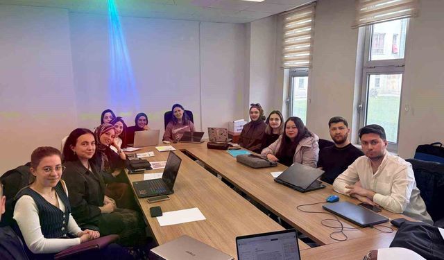 Bolu'da geleceğin iletişimcileri kendi hikayelerini dijitale taşıdı