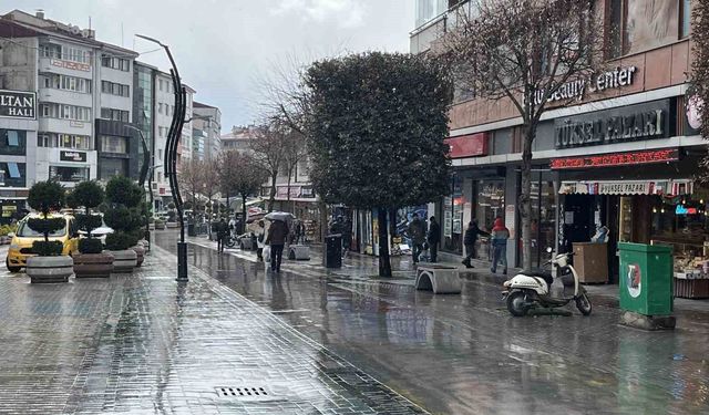 Bolu'da yağmur ve fırtına etkili oldu