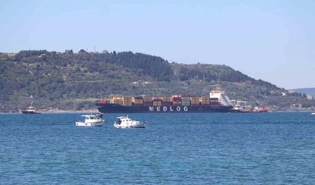 Çanakkale Boğazı'nda konteyner gemisi makine arızası yaptı