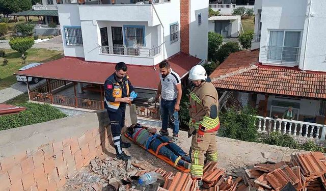 Çatı tadilatında üzerine su deposu devrilen işçi yaralandı