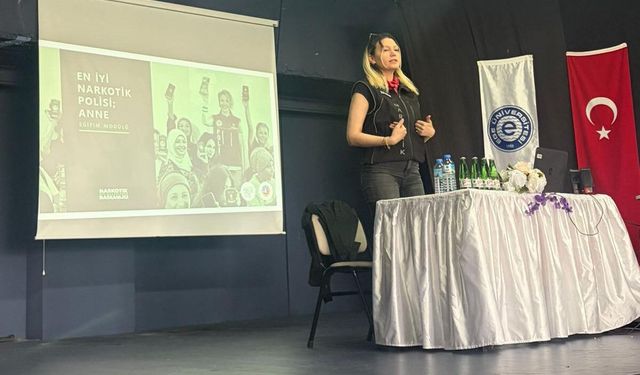 Çeşme'de üniversite öğrencileri ve personeline KADES ile narkotik eğitimi verildi