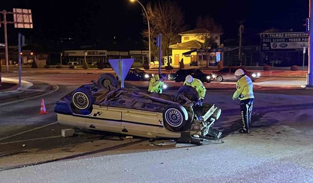 Çorum'da iki otomobil çarpıştı: 1 yaralı