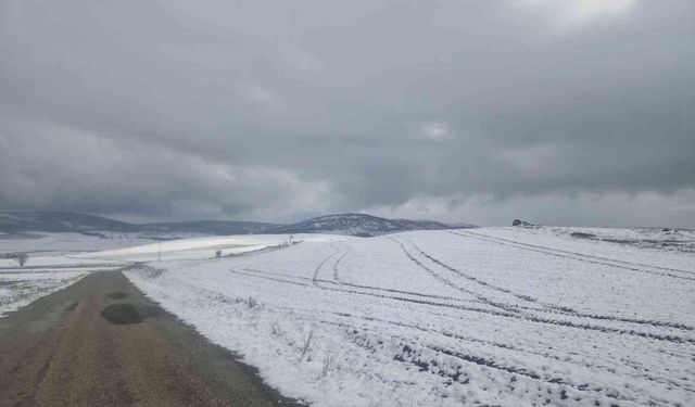 Çorum'da yüksek rakımlı bölgeler beyaza büründü