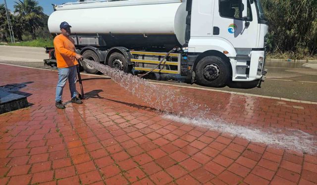 Çukurova Belediyesi'nden park ve yeşil alanlarda yoğun mesai