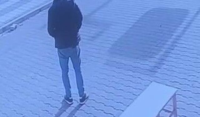 Diyarbakır'da 2 öğrencinin yaralandığı kaza anı güvenlik kameralarına yansıdı