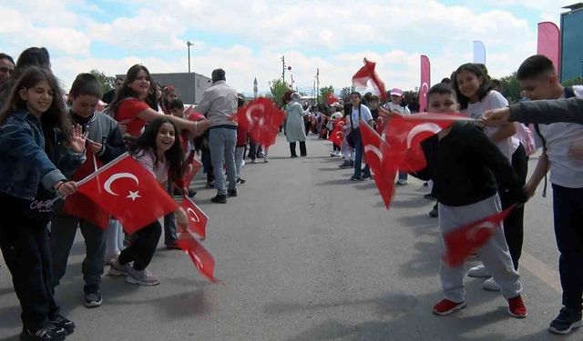 Dünya çocukları 23 Nisan için Menteşe'ye geliyor