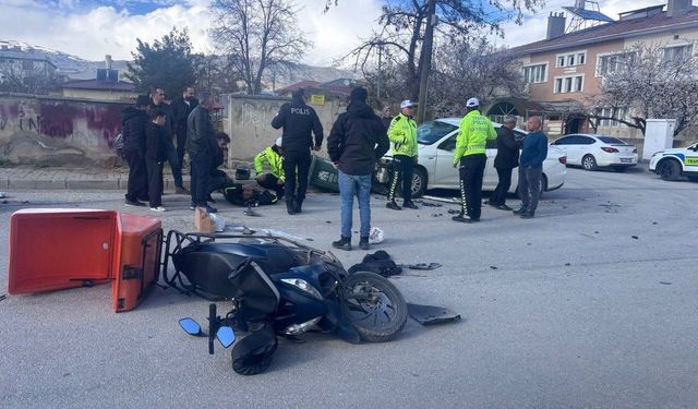 Erzincan'da otomobil ile motosiklet çarpıştı: 1 yaralı