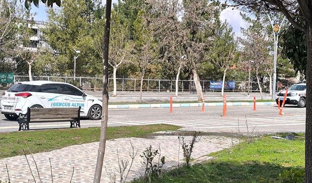 Gercüş'te bulvar işgali: Kaldırılmayan eğitim dubaları trafiği esir aldı