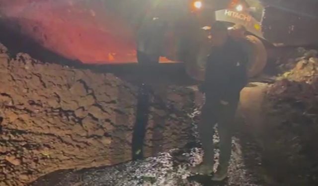Gercüş'te heyelan: Kapanan köy yolları ekiplerin yoğun mesaisiyle açıldı