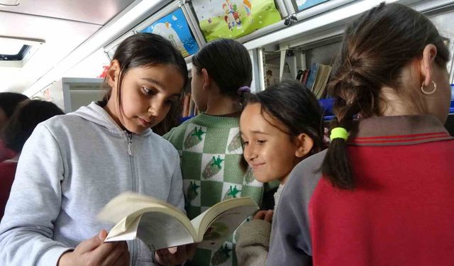 Gezici Kütüphane, 3 binden fazla kitabı okurlarla buluşturuyor