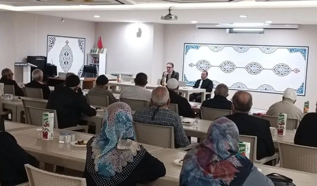 Hacı adaylarına kutsal yolculuk öncesi bilgilendirme