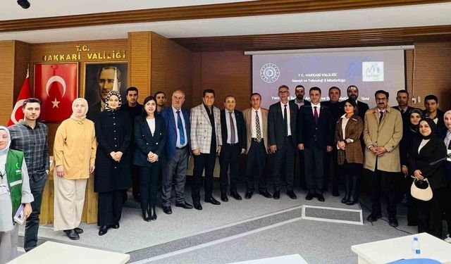 Hakkari'de 'Yeni Nesil İletişim' paneli düzenlendi