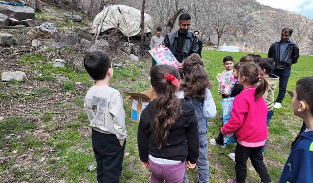 Hayırsever polisten binlerce öğrenciye anlamlı destek