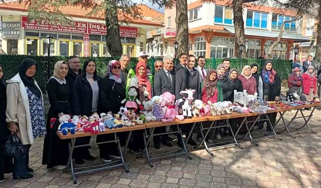 Hüyük'te el emeği, göz nuru eserler görücüye çıktı