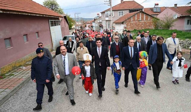 İlçede 23 Nisan öncesi coşkusu yürüyüşle taçlandı