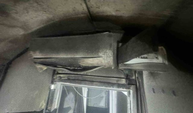 İskenderun'da konteyner yangınında 2 kişi dumandan etkilendi