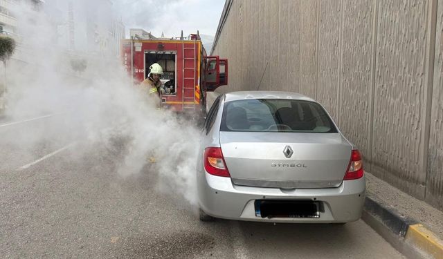 İskenderun'da otomobil yangını