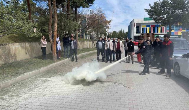 İtfaiye ekiplerinden hastane personeline yangın eğitimi