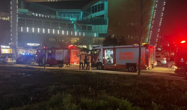Kağıthane'de alışveriş merkezinde yangın paniği