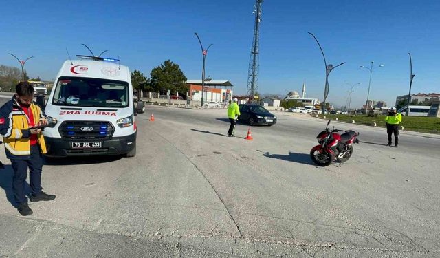 Karaman'da motosiklet kazası kamerada: 1 yaralı