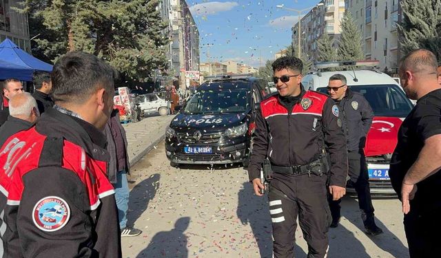 Kavga ihbarına giden polisler pasta ve çiçekle karşılandı