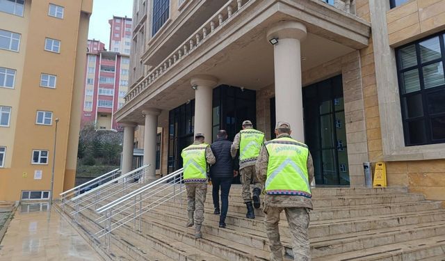 Kesinleşmiş hapis cezası olan firari yol kontrolünde yakayı ele verdi