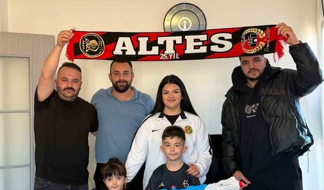 Kumbarasındaki parayı Eskişehirspor'a bağışlayan Hüseyin Buğra'ya sürpriz hediye