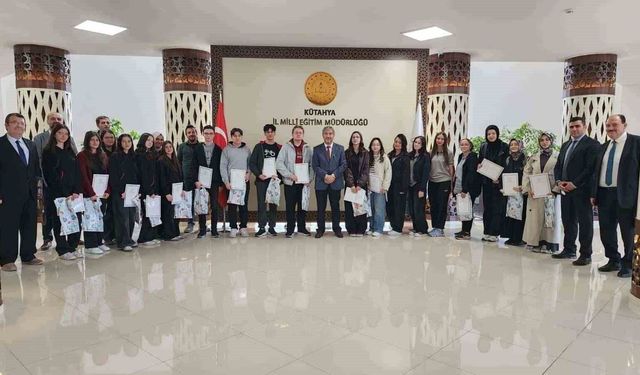 Kütahya'nın başarılı öğrenciler ödüllendirildi