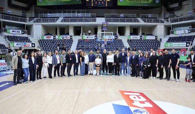 Merkezefendi Basketbol Takımı eğitime destek amacıyla parkeye çıktı