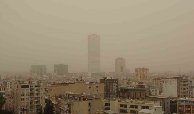 Mersin ve ilçelerinde toz taşınımı etkili oldu