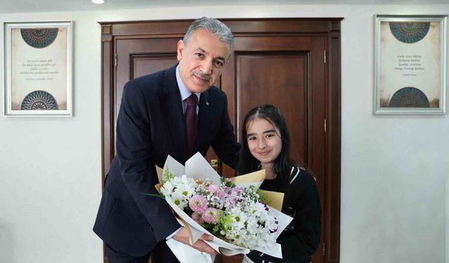 Minik Ela Naz, valilik koltuğuna oturdu