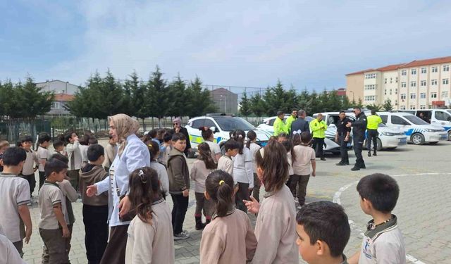 Minik öğrenciler polislik mesleğini yakından tanıdı