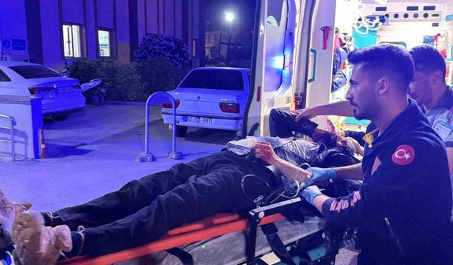 Motosiklet ile kamyonet çarpıştı: 1 ağır yaralı