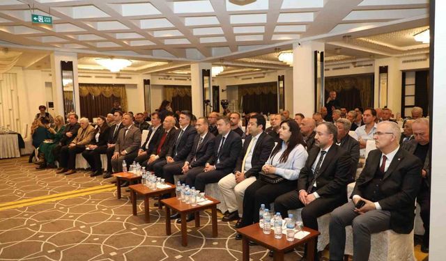 Niğde'de elma üreticileri buluştu