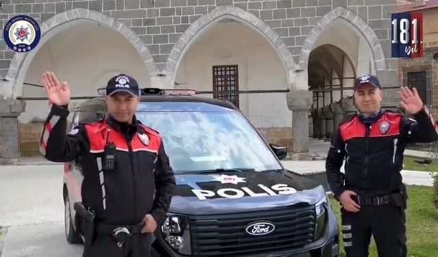Niğde'de minik öğrencilerden polislere sevgi dolu kutlama