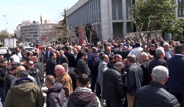 Özel Halk Otobüsü esnafından Saraçhane'de mesaj: 'Ücretsiz taşıma durabilir'