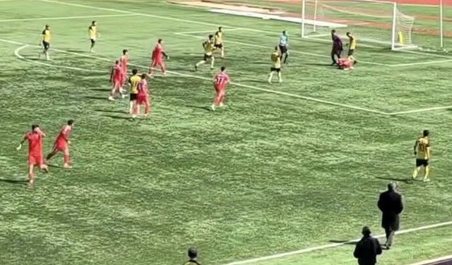 Penaltı golü sonrası çıkan arbedede futbolcunun elmacık kemiği kırıldı